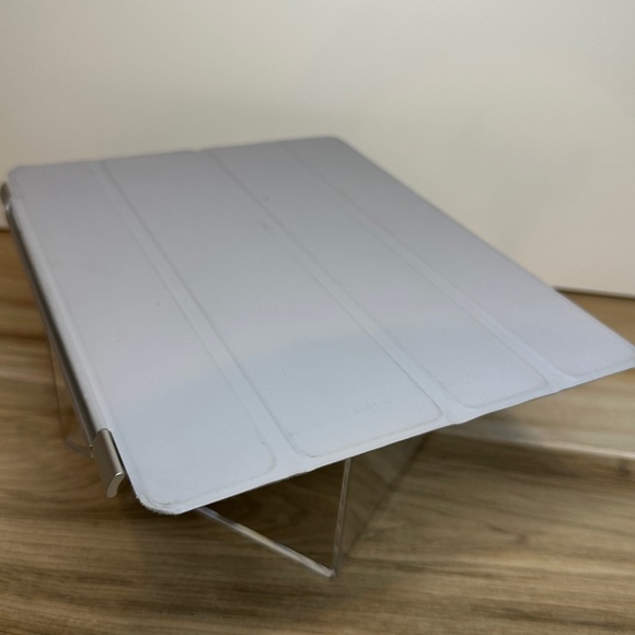 Apple 1st Generation iPad Magnetic Smart Cover. - Picture 5 of 5